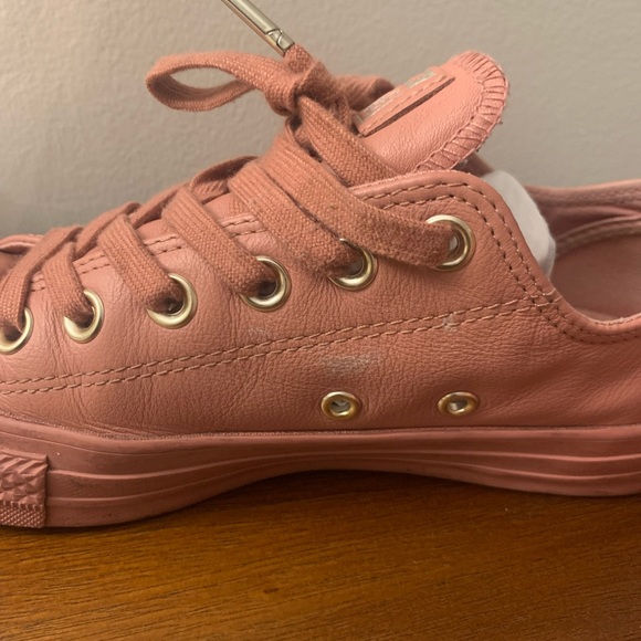 Leather mauve Converse with gold accents - Picture 2 of 6